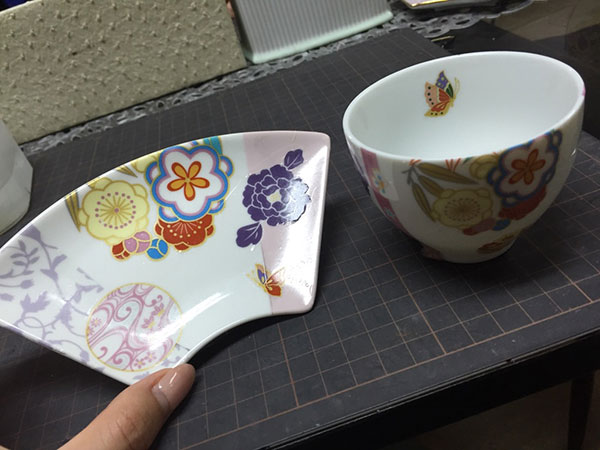 皿とコップ