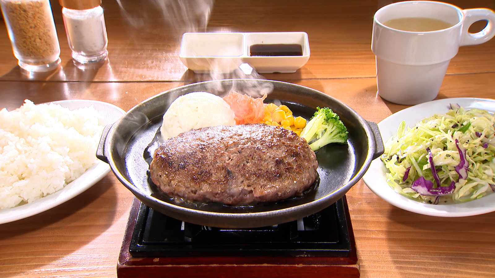 【相模原名物の牛肉100％ハンバーグ！熟練のオーナーが仕入れるお肉料理専門店】